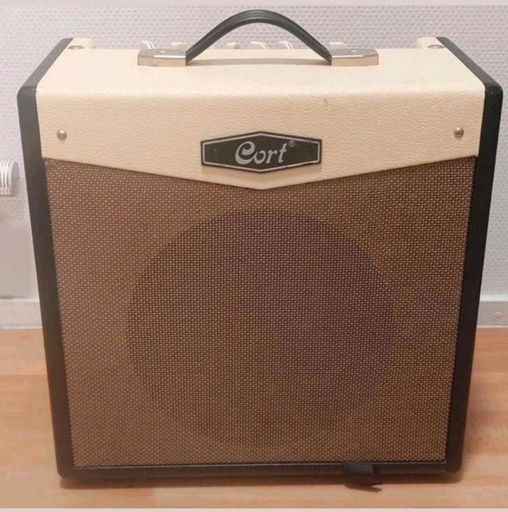 Cort CM30R Gitaarversterker met Bluetooth, Muziek en Instrumenten, Versterkers | Bas en Gitaar, Zo goed als nieuw, Gitaar, Minder dan 50 watt