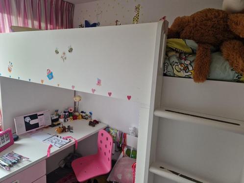 Ikea hoogslaper met lichtroze kastdeuren en bureau, Kinderen en Baby's, Kinderkamer | Stapelbedden en Hoogslapers, Gebruikt, Hoogslaper