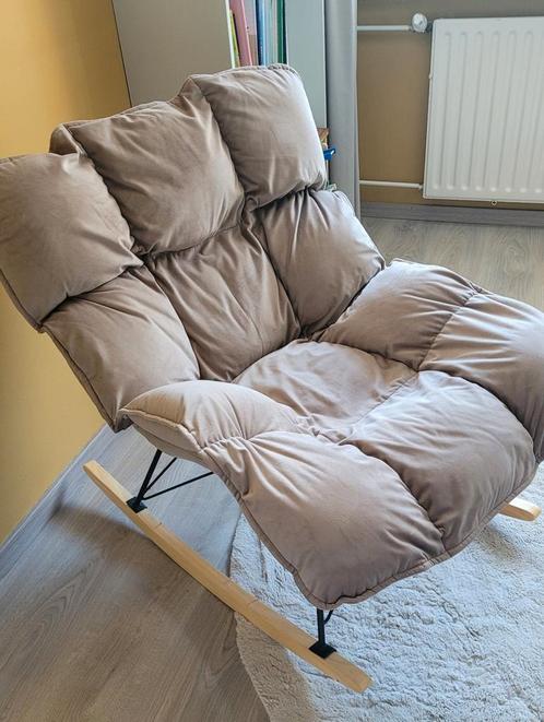 LUXE SCHOMMELSTOEL VOOR IN BABYKAMER van Petit Amelie, Kinderen en Baby's, Kinderkamer | Tafels en Stoelen, Zo goed als nieuw