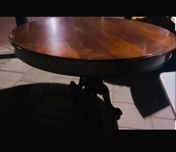 Antieke Ronde Tafel beschikbaar voor biedingen