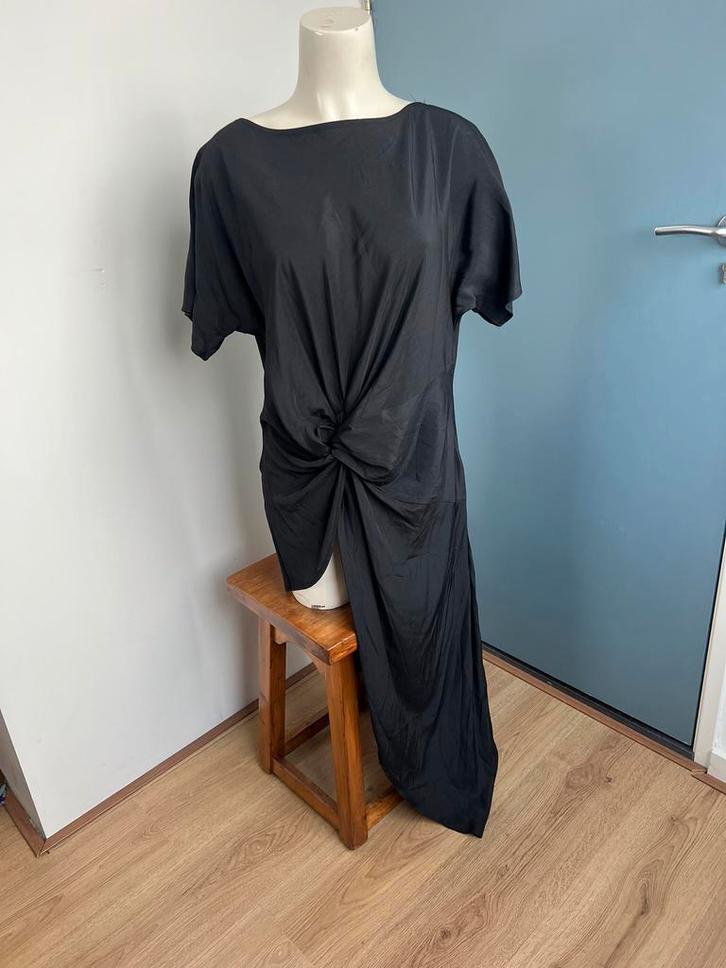 Vonda zwarte dunne asymmetrische jurk 42 xl, Kleding | Dames, Jurken, Nieuw, Maat 42/44 (L), Zwart, Knielengte, Ophalen of Verzenden