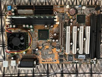Retro moederbord/cpu/ram setje beschikbaar voor biedingen