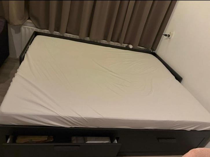IKEA bedframe incl matras, Huis en Inrichting, Slaapkamer | Bedden, Gebruikt, Tweepersoons, 180 cm, 200 cm, Hout, Zwart, Verstelbaar