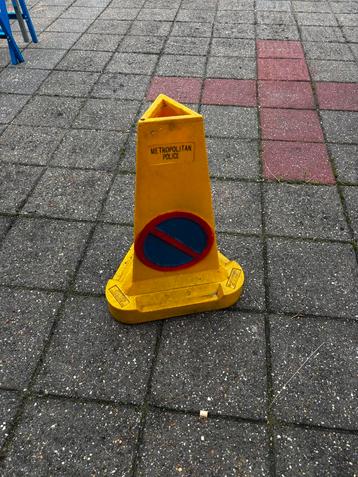 Metropolitan police cone beschikbaar voor biedingen