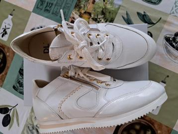 DLS sport nieuwe sneakers 38 beschikbaar voor biedingen