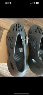 Adidas Yeezy Foam Runner - Maat 46, Ophalen of Verzenden, Nieuw, Zwart, Slippers