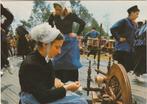 ZUID VELUWE Klederdracht Spinster bij het Volksdansen, Verzamelen, Ansichtkaarten | Nederland, Verzenden, 1980 tot heden, Gelopen