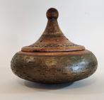 Oosterse voorraadpot, pot. Houtsnijwerk beslagen met messing, Ophalen of Verzenden