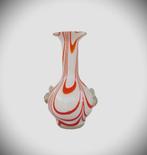 Vintage vaas in orange, wit Italiaans glas c1960., Ophalen of Verzenden