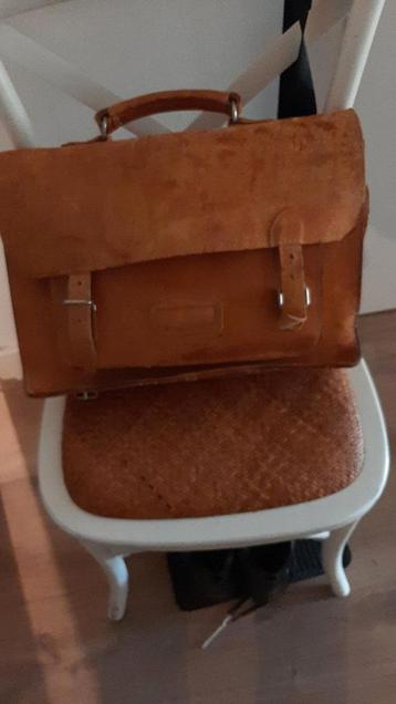 Rund lederen laptop tas. beschikbaar voor biedingen