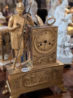 Antieke vuurvergulde bronzen pendule. 40x27 cm. €770., Ophalen