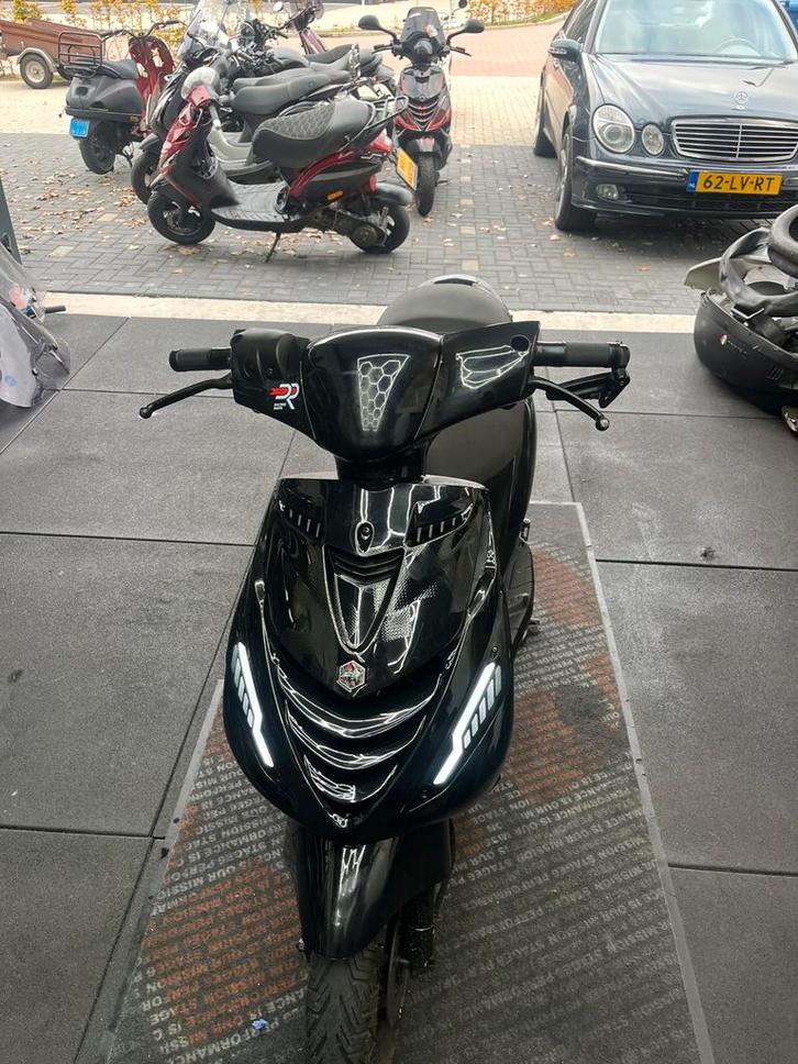 Zip 50cc daily, Fietsen en Brommers, Scooters | Piaggio, Zo goed als nieuw, Zip, Benzine, Ophalen