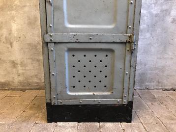 Stoere smalle industriele 1deurs locker | vintage lockerkast beschikbaar voor biedingen