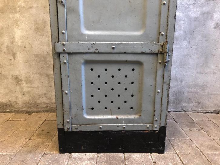 Stoere smalle industriele 1deurs locker | vintage lockerkast, Huis en Inrichting, Kasten | Lockerkasten, Gebruikt, Ophalen