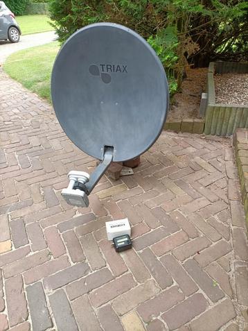 Satellietschotel en satelliet vinder om schotel uit te richt beschikbaar voor biedingen
