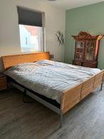 Elektrisch verstelbaar bed met rotan + nachtkastjes, Huis en Inrichting, Slaapkamer | Bedden, Ophalen, Overige materialen, Bruin