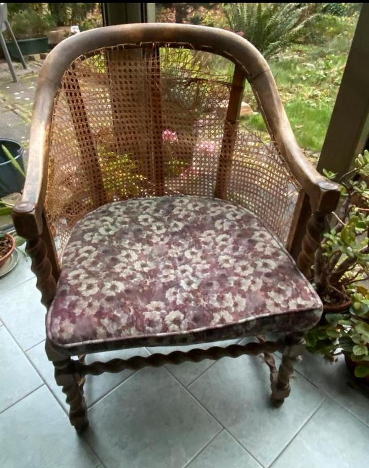 Antieke stoel gratis op te halen in Zwolle, Antiek en Kunst, Antiek | Meubels | Stoelen en Banken, Ophalen