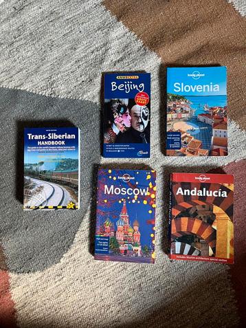 5 reisgidsen (o.a. Lonely Planet) beschikbaar voor biedingen
