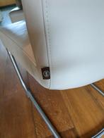 Elegante witte lederen stoelen (4) met nette houten tafel, Antiek en Kunst, Antiek | Meubels | Tafels, Ophalen of Verzenden