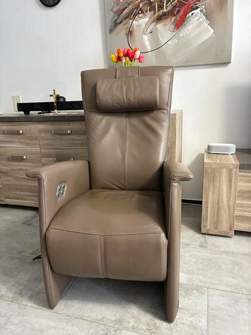 Te koop prachtige Elektrische relaxstoel prominent met accu, Huis en Inrichting, Fauteuils, Zo goed als nieuw, Leer, Ophalen