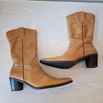 Ecco puntige laarzen maat 40. Hak 6,5 cm. Okergeel leer., Geel, Ophalen of Verzenden, Zo goed als nieuw, Hoge laarzen