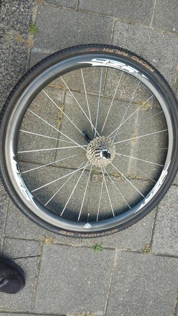 Carbon wielen met 10s cassette and gravel banden  beschikbaar voor biedingen