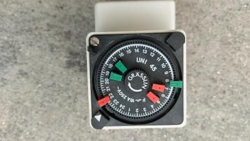 Schakelklok 220 volt  € 12,50  beschikbaar voor biedingen