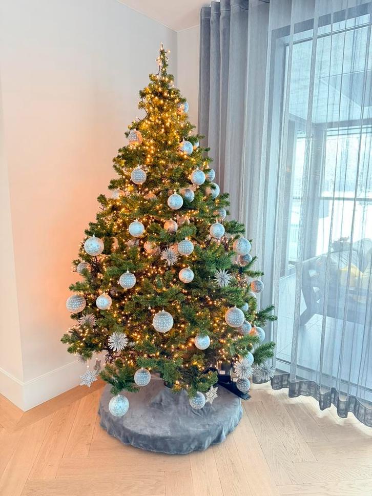 Kerstboom inclusief ledlampjes, Diversen, Kerst, Zo goed als nieuw, Ophalen