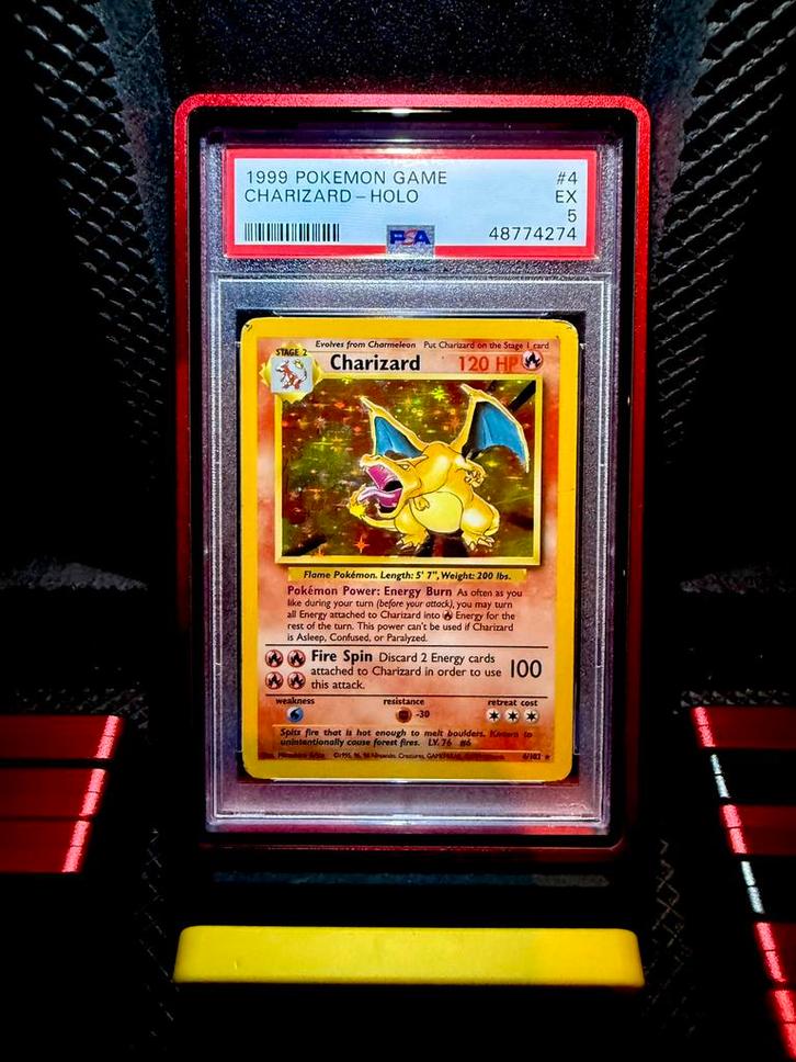 Charizard Base (PSA 5), Hobby en Vrije tijd, Verzamelkaartspellen | Pokémon, Zo goed als nieuw, Ophalen of Verzenden