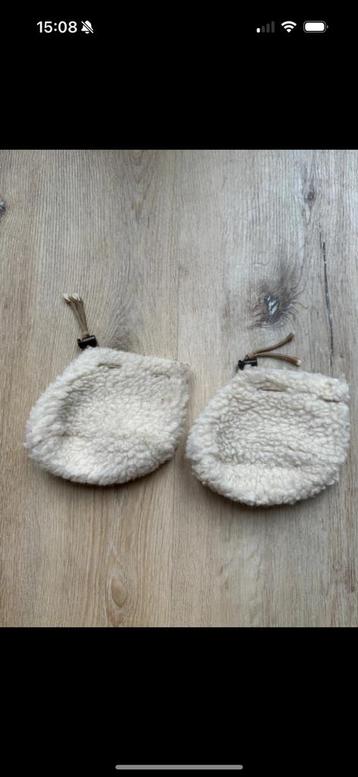 Wollen slofjes baby 6-9 maanden beschikbaar voor biedingen