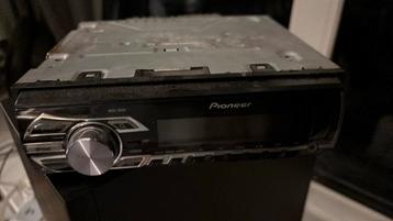 Pioneer auto radio beschikbaar voor biedingen
