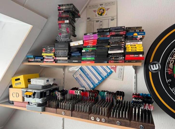 Gezocht: Grote partijen en verzamelingen dartpijlen, Sport en Fitness, Darts, Zo goed als nieuw, Pijlen, Ophalen of Verzenden