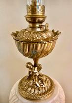 Grote antieke cherubijn olielamp messing koper engel lamp., Overige materialen, 50 tot 75 cm, Ophalen of Verzenden, Zo goed als nieuw