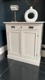 Oud kastje met lade en deurtjes, Ophalen