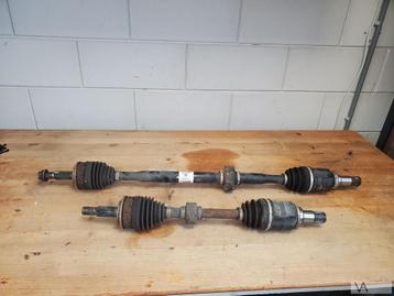 Toyota Auris 2012 - 2018 aandrijfas 1.8 hybrid rechts €40 beschikbaar voor biedingen