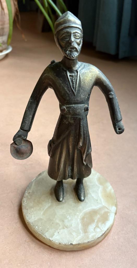 Vintage beeldje met stenen voet (onyx?), Antiek en Kunst, Kunst | Beelden en Houtsnijwerken, Ophalen of Verzenden