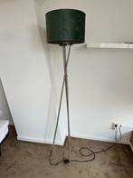 Staande lamp met groene kap, Huis en Inrichting, Lampen | Vloerlampen, Ophalen, Gebruikt, Metaal, 150 tot 200 cm