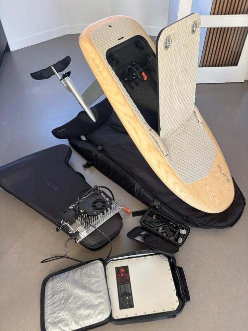 Fliteboard pro e-foil - carbon - NIEUWWAARDE € 16.000, Watersport en Boten, Wingsurfen, Zo goed als nieuw, Wingsurf-hydrofoil