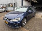 Volkswagen Golf 1.0 TSI 110pk 7-DSG 5D 2017 Blauw PANO, Auto's, Volkswagen, Blauw, 620 kg, Origineel Nederlands, 3 cilinders