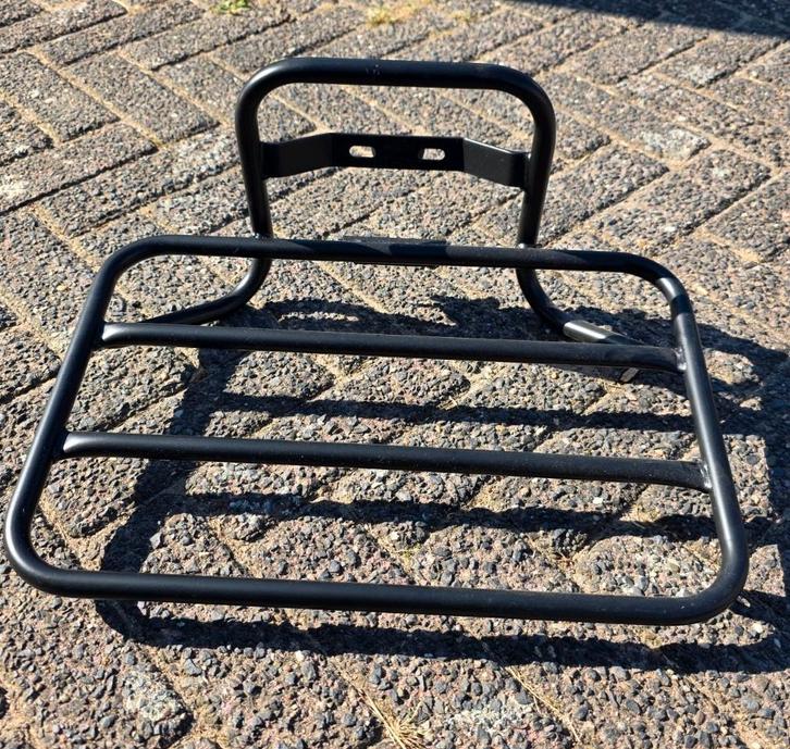 Fietsenrek / voordrager met bevestigingsmateriaal ongebruikt, Fietsen en Brommers, Fietsaccessoires | Fietsenrekken, Zo goed als nieuw