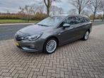 Opel Astra 1.0 Turbo 77KW Sports Tourer 2016 Grijs, Auto's, Opel, Voorwielaandrijving, 1178 kg, Origineel Nederlands, Stationwagon