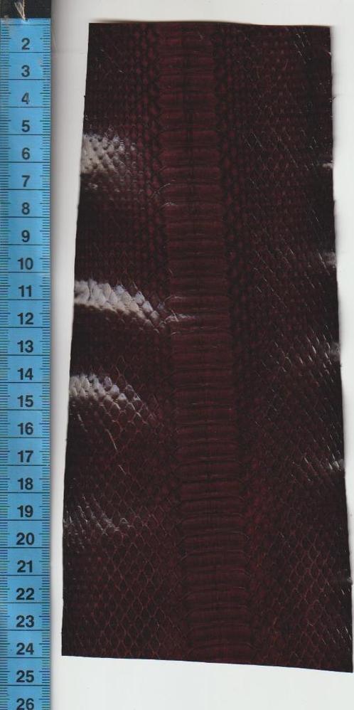 heel dun leer , slangenleer .ideaal voor hobby 1-12 ,  no 38, Verzamelen, Poppenhuizen en Toebehoren, Zo goed als nieuw, Poppenhuis
