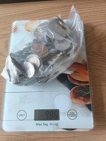 Bijna 1 kilo aan munten, van alles en nog wat beschikbaar voor biedingen