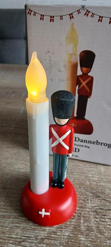 Vlagendrager met led kaarsje soldaat soldier led lampje  beschikbaar voor biedingen