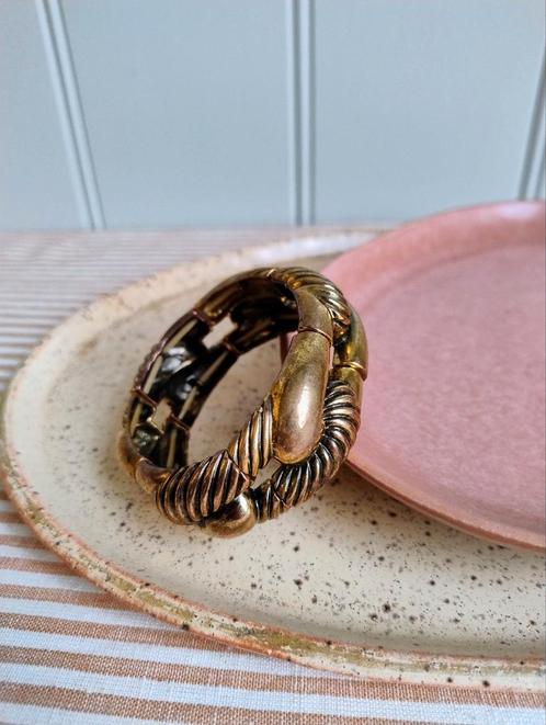 Vintage! Prachtige armband goudkleurig metaal rekbaar Frans, Sieraden, Tassen en Uiterlijk, Armbanden, Zo goed als nieuw, Ophalen of Verzenden