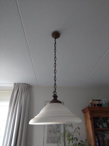 Hanglamp aan ketting met glazen kap beschikbaar voor biedingen