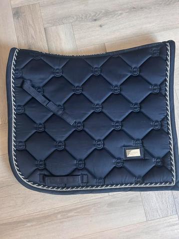 Equestrian Stockholm dressuurdekje beschikbaar voor biedingen