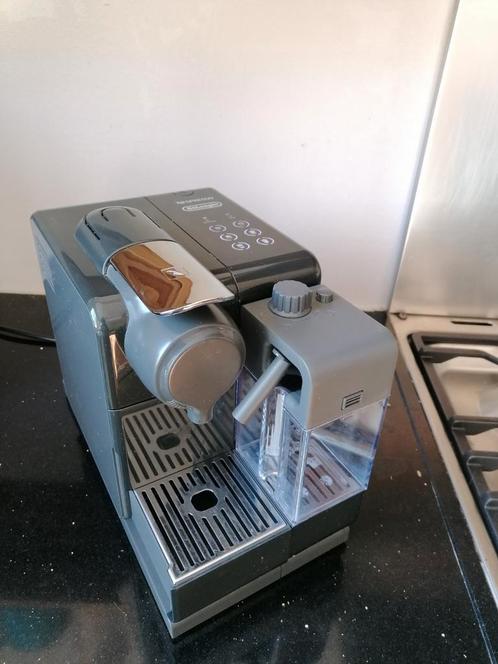 Nespresso De'Longhi Lattisima Touch zwart, Witgoed en Apparatuur, Koffiezetapparaten, Zo goed als nieuw, Koffiebonen, Koffiepads en cups