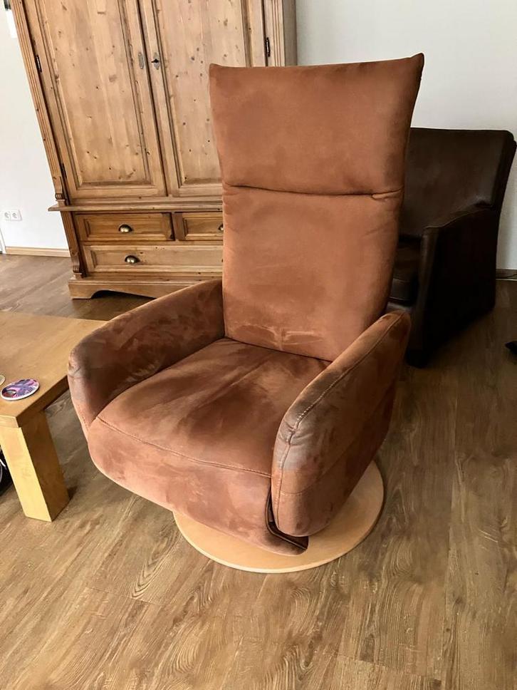 Electrische sta op stoel ophalen in Zevenbergen, Huis en Inrichting, Stoelen, Gebruikt, Eén, Leer, Bruin, Ophalen