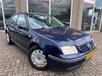 Volkswagen Bora 1.6 - Automaat - Airco - Nieuwe apk -, Auto's, Volkswagen, Stof, Gebruikt, 4 cilinders, Blauw